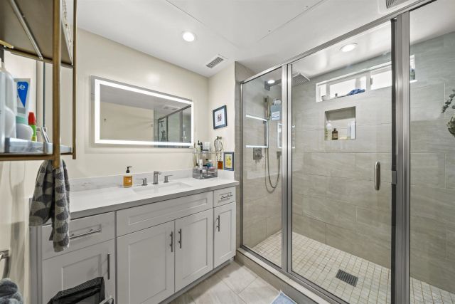 1952 Hornblend 6, San Diego, CA 92109