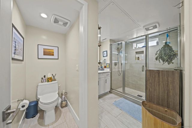 1952 Hornblend 6, San Diego, CA 92109