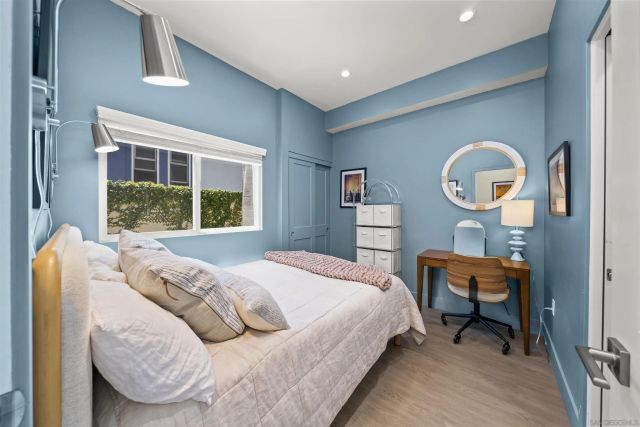 1952 Hornblend 6, San Diego, CA 92109