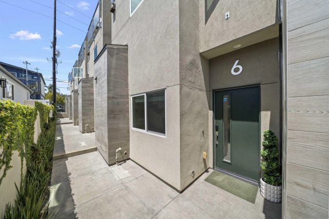 1952 Hornblend 6, San Diego, CA 92109