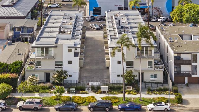 1952 Hornblend 6, San Diego, CA 92109