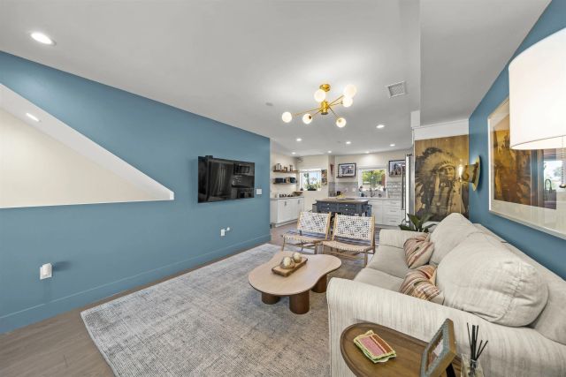 1952 Hornblend 6, San Diego, CA 92109