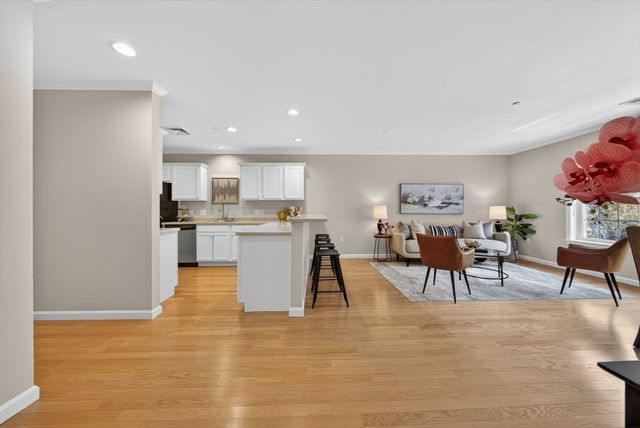974 Main St 23, Wakefield, MA 01880