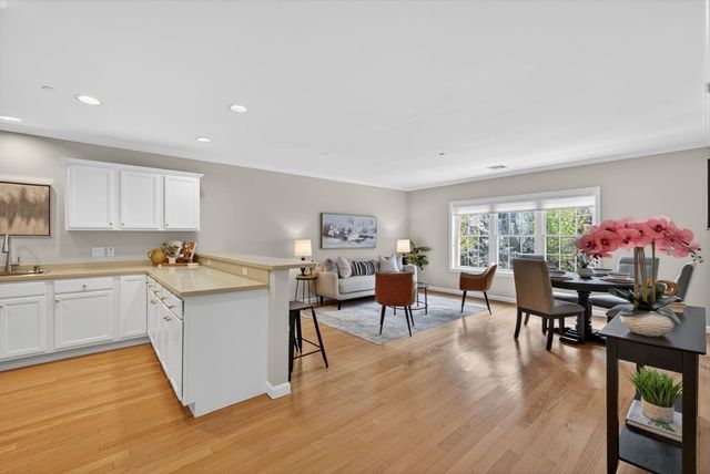 974 Main St 23, Wakefield, MA 01880
