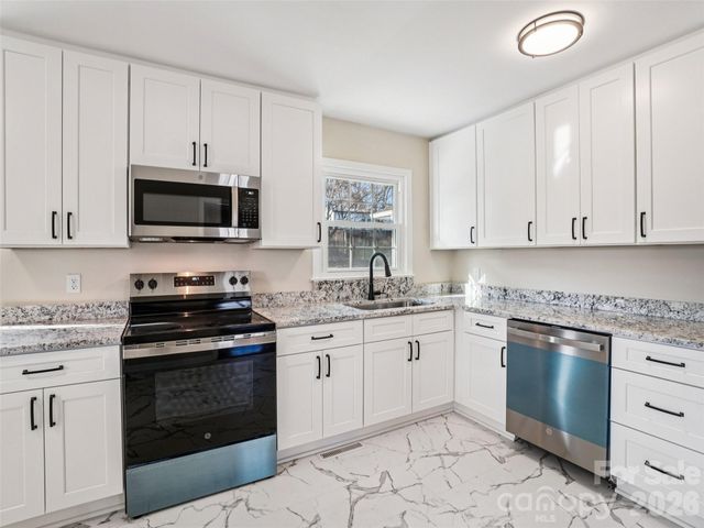 23 Starmount Drive, Asheville, NC 28806