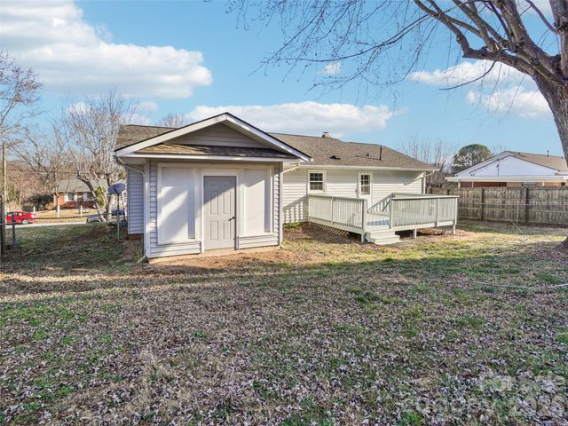 23 Starmount Drive, Asheville, NC 28806