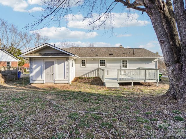 23 Starmount Drive, Asheville, NC 28806