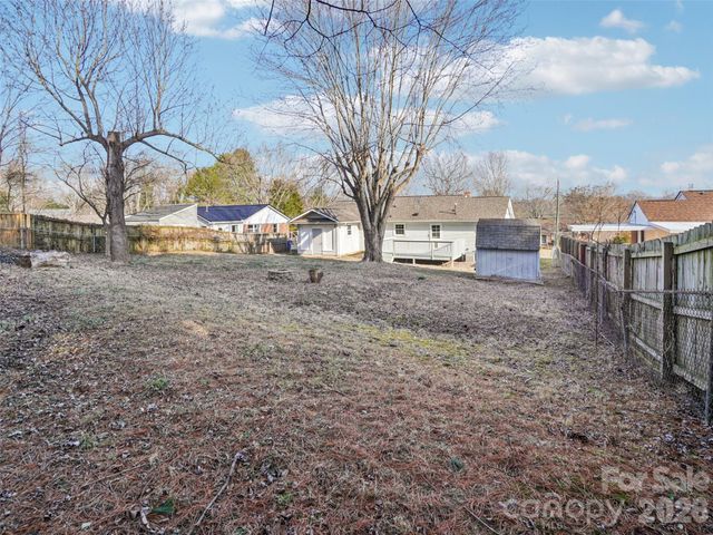 23 Starmount Drive, Asheville, NC 28806