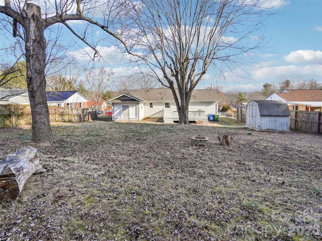 23 Starmount Drive, Asheville, NC 28806