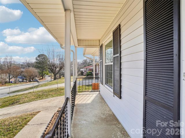 23 Starmount Drive, Asheville, NC 28806