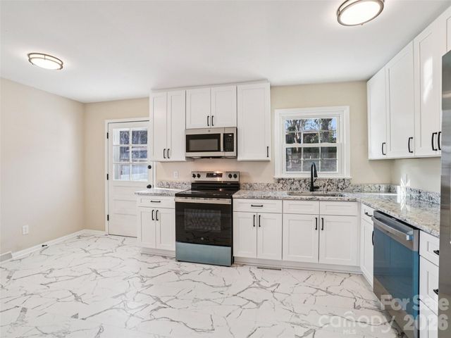 23 Starmount Drive, Asheville, NC 28806