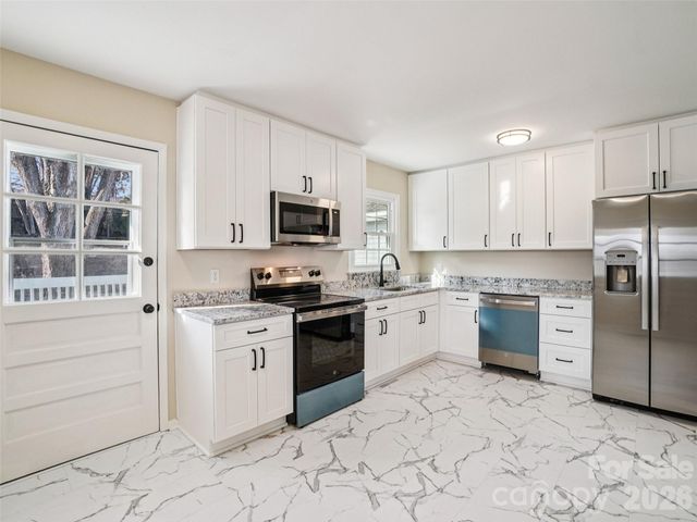 23 Starmount Drive, Asheville, NC 28806