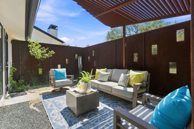 2100 Headwater LN, Austin, TX 78746