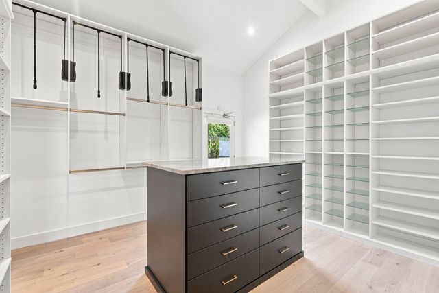 2100 Headwater LN, Austin, TX 78746