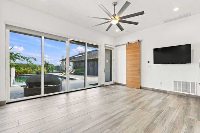 2100 Headwater LN, Austin, TX 78746