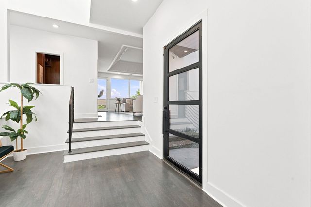 2100 Headwater LN, Austin, TX 78746