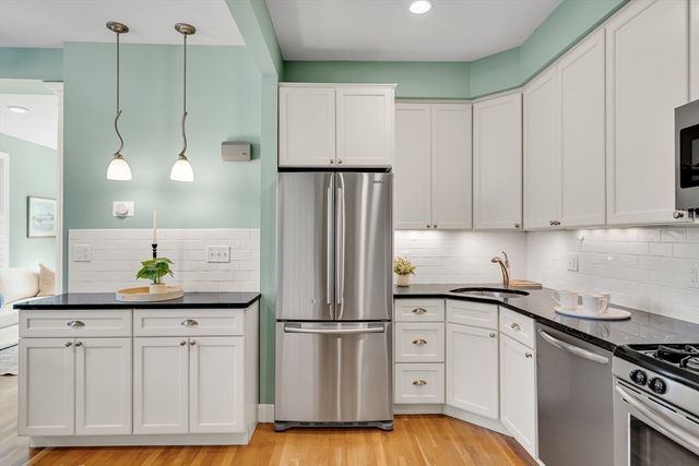 79 Chestnut St 2, Newton, MA 02456