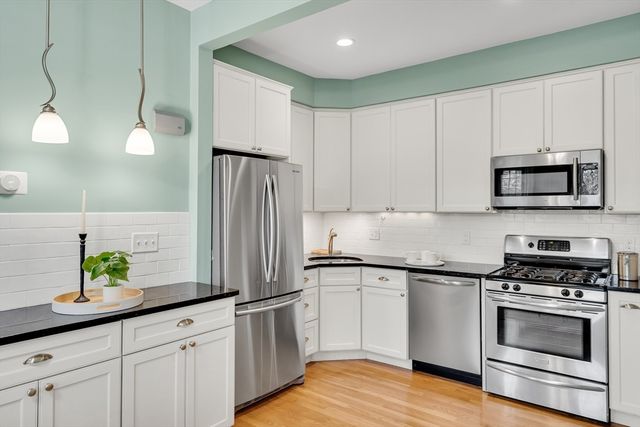 79 Chestnut St 2, Newton, MA 02456