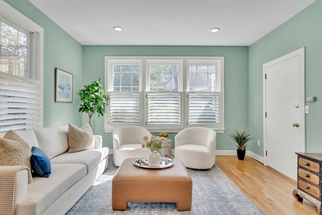 79 Chestnut St 2, Newton, MA 02456