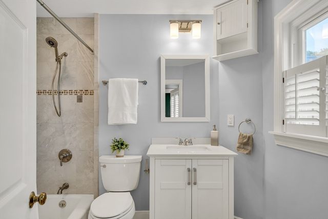 79 Chestnut St 2, Newton, MA 02456