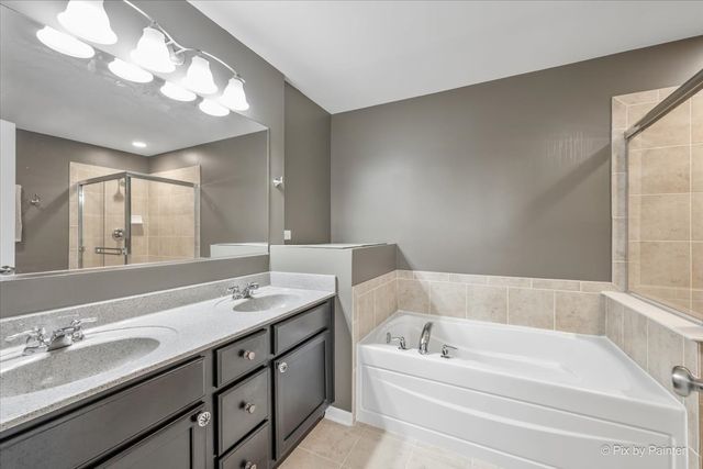 234 Bennett Drive, Carol Stream, IL 60188