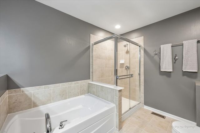 234 Bennett Drive, Carol Stream, IL 60188