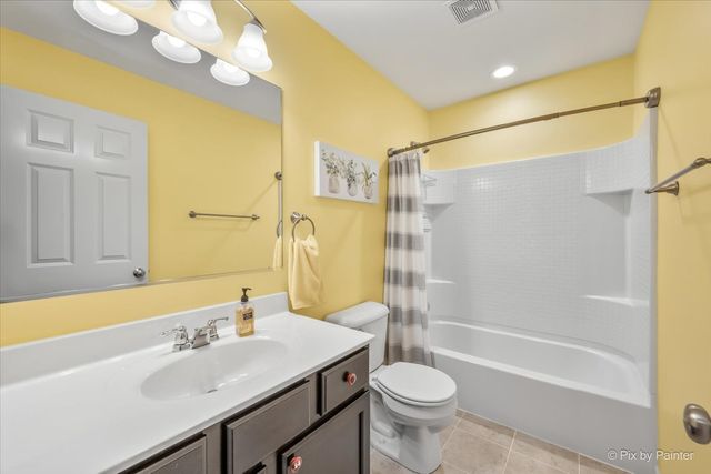 234 Bennett Drive, Carol Stream, IL 60188