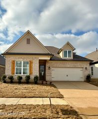 818 W Quitman Court, Nesbit, MS 38651