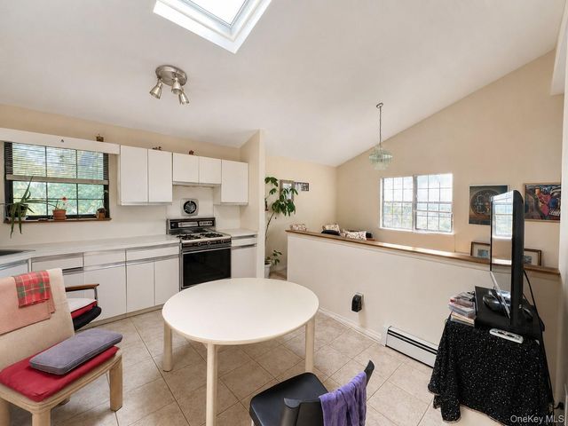 7 Roberts Lane, Cedarhurst, NY 11516