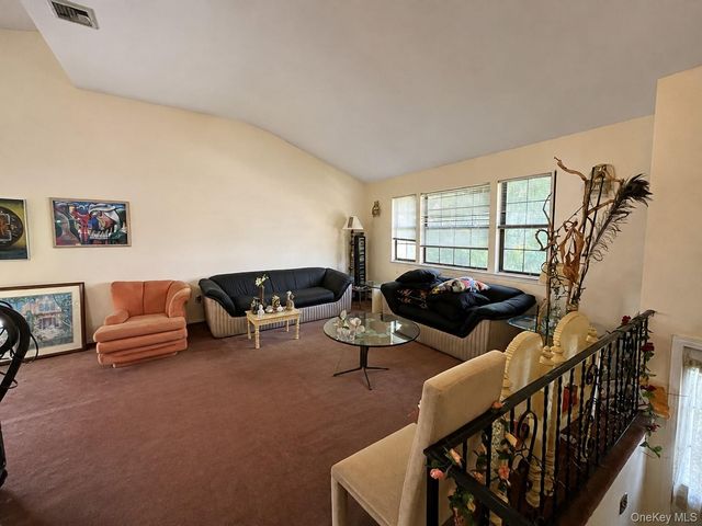 7 Roberts Lane, Cedarhurst, NY 11516