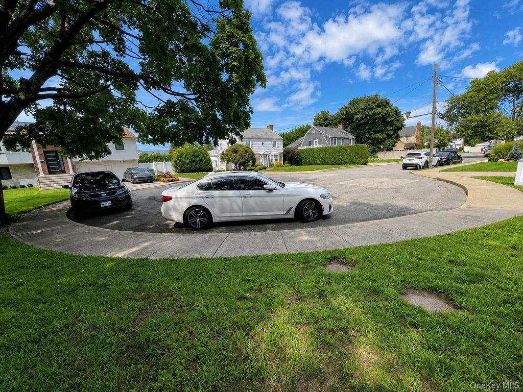 7 Roberts Lane, Cedarhurst, NY 11516 — photo 2