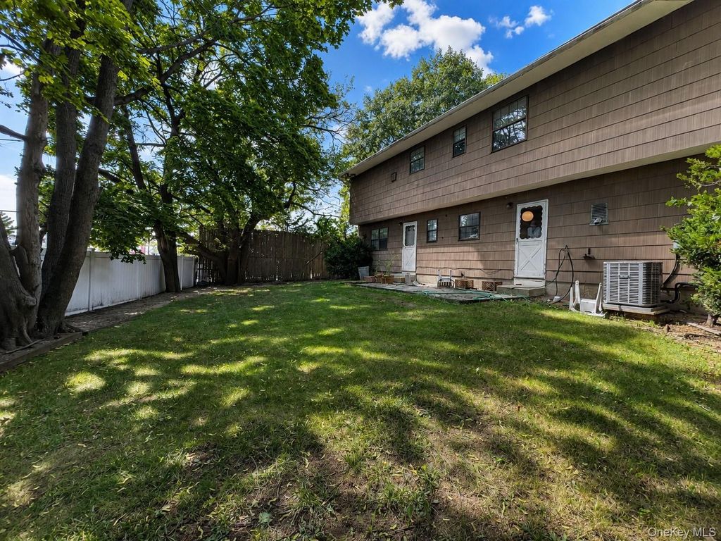 7 Roberts Lane, Cedarhurst, NY 11516 — photo 3