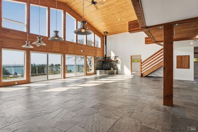 46701 Iversen Dr, Gualala, CA 95445