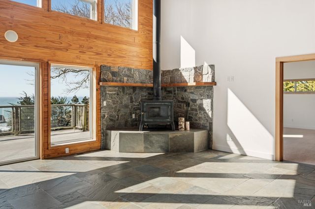 46701 Iversen Dr, Gualala, CA 95445