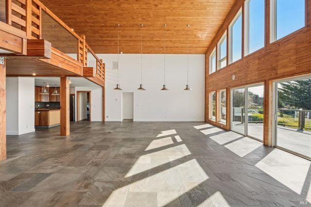 46701 Iversen Dr, Gualala, CA 95445