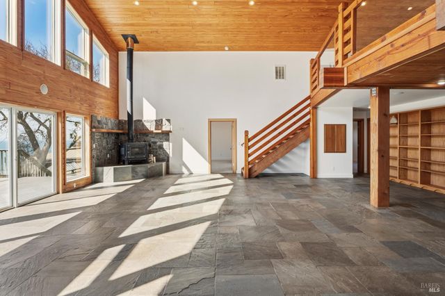 46701 Iversen Dr, Gualala, CA 95445