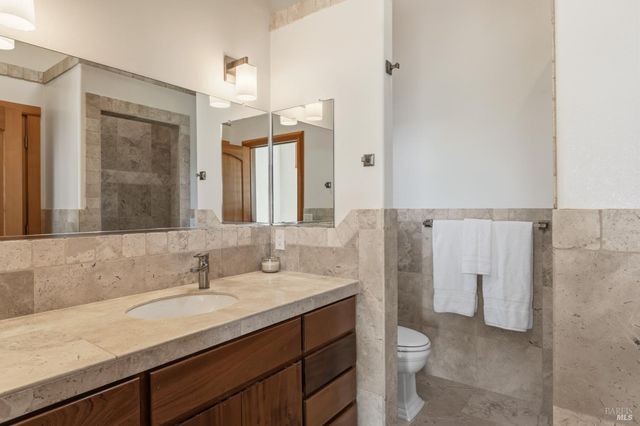 46701 Iversen Dr, Gualala, CA 95445