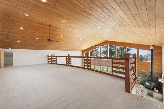 46701 Iversen Dr, Gualala, CA 95445