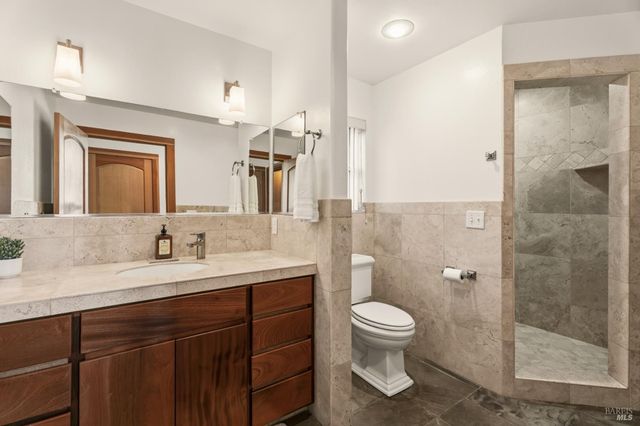 46701 Iversen Dr, Gualala, CA 95445