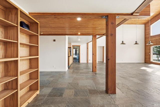 46701 Iversen Dr, Gualala, CA 95445