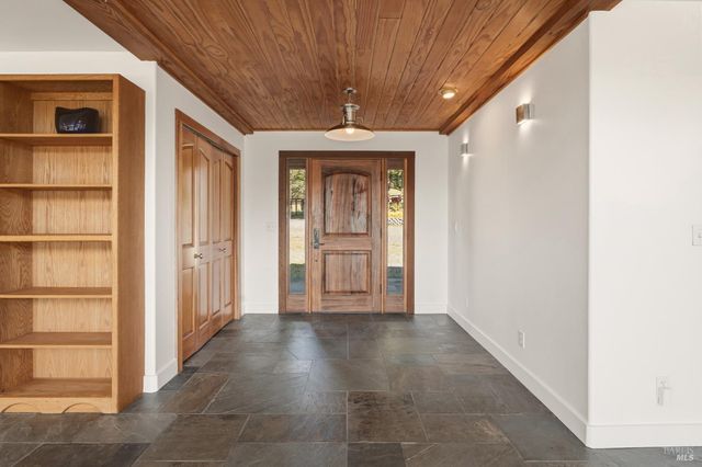 46701 Iversen Dr, Gualala, CA 95445