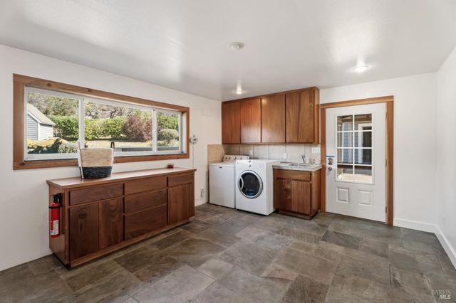 46701 Iversen Dr, Gualala, CA 95445