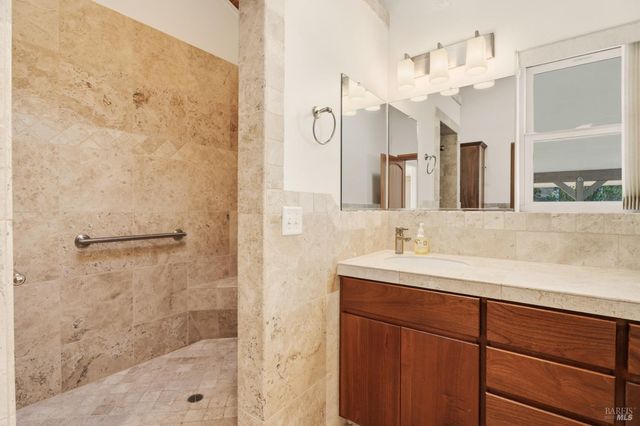 46701 Iversen Dr, Gualala, CA 95445