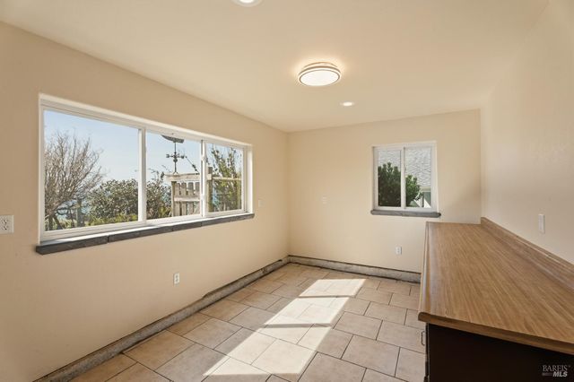 46701 Iversen Dr, Gualala, CA 95445