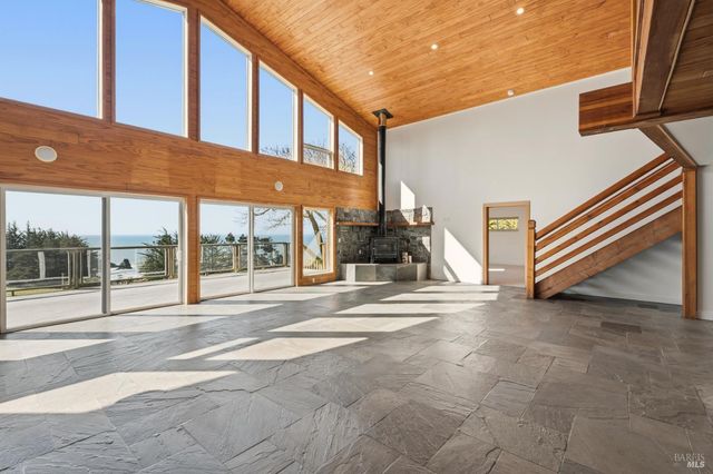 46701 Iversen Dr, Gualala, CA 95445