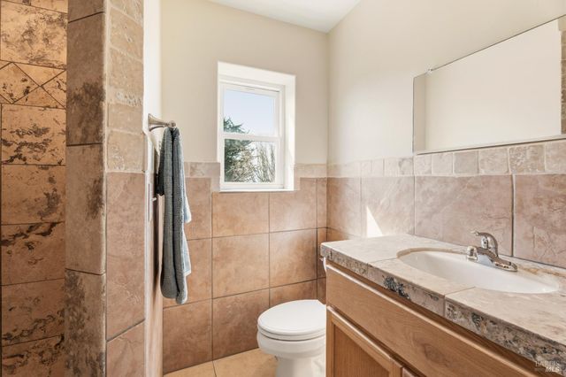 46701 Iversen Dr, Gualala, CA 95445