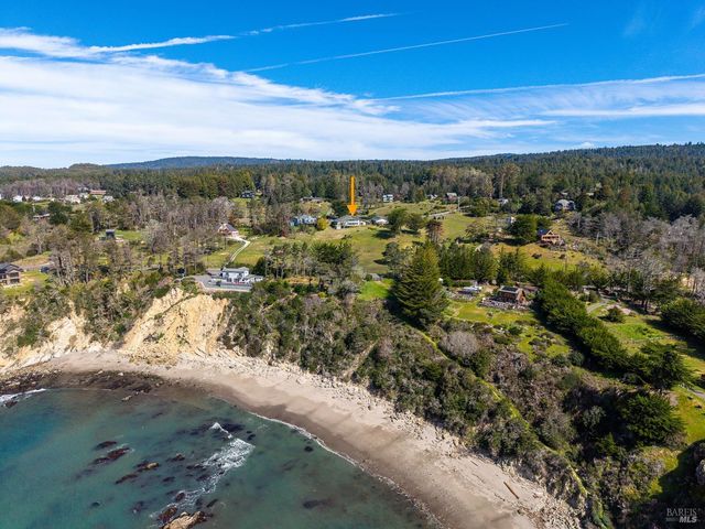 46701 Iversen Dr, Gualala, CA 95445