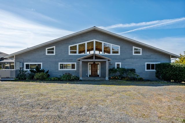 46701 Iversen Dr, Gualala, CA 95445