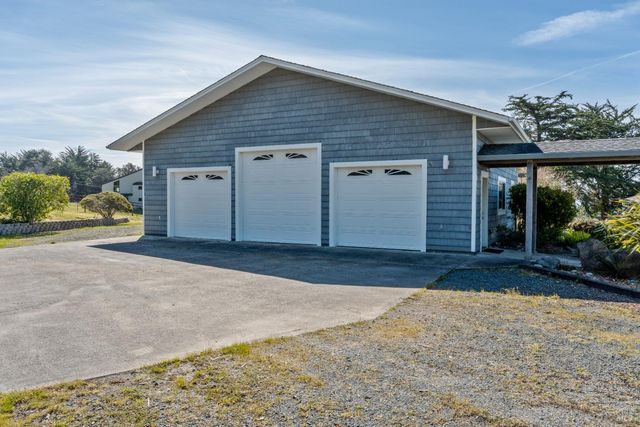 46701 Iversen Dr, Gualala, CA 95445