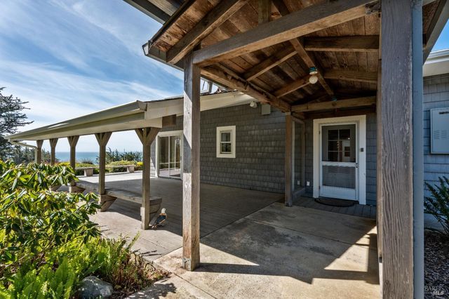 46701 Iversen Dr, Gualala, CA 95445